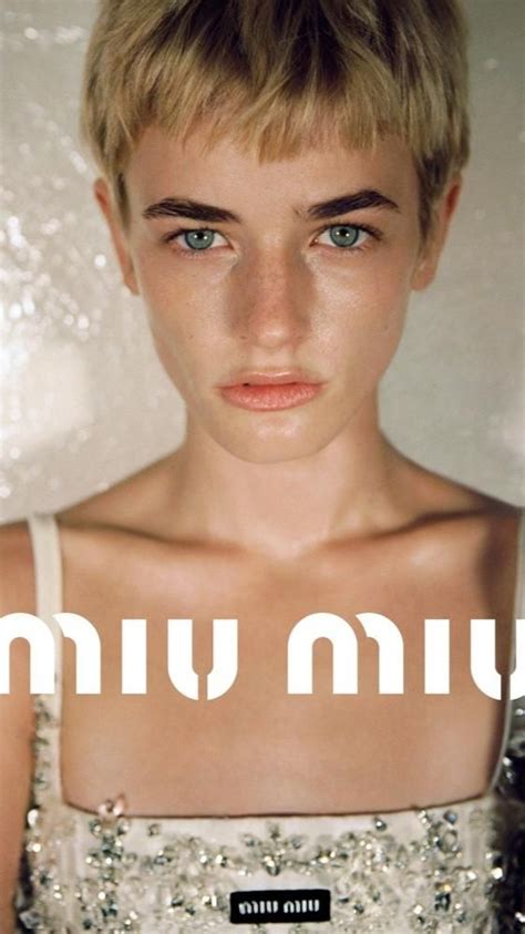 «Miu Miu» — итальянский бренд одеж.